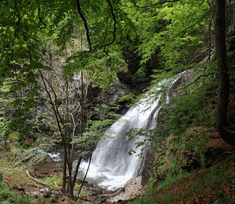 Широкия водопад