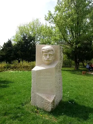 Паметник на Илиян Николов - Велико Търново