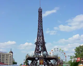 Айфелова кула - Златни пясъци