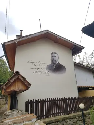 Графит на фасада - Ловеч