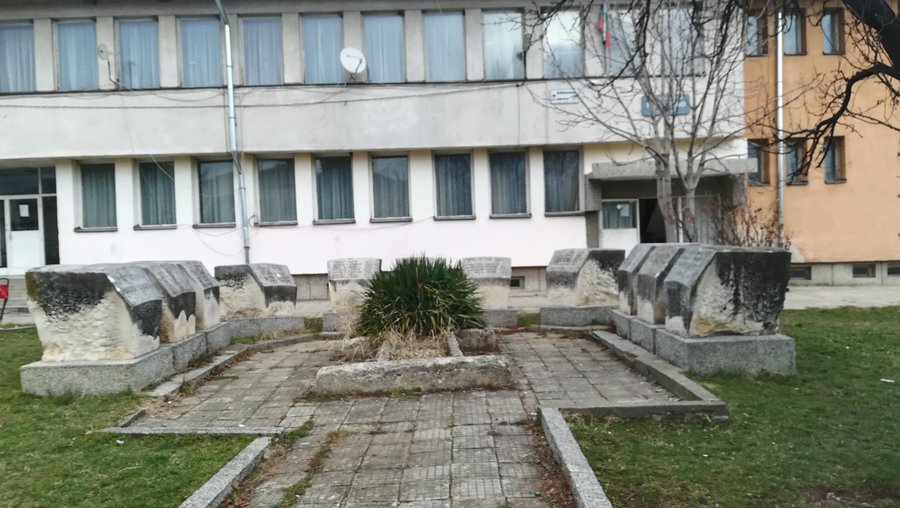 Паметник на загиналите във войните - Живково