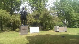 Паметник на летците и парашутистите - София