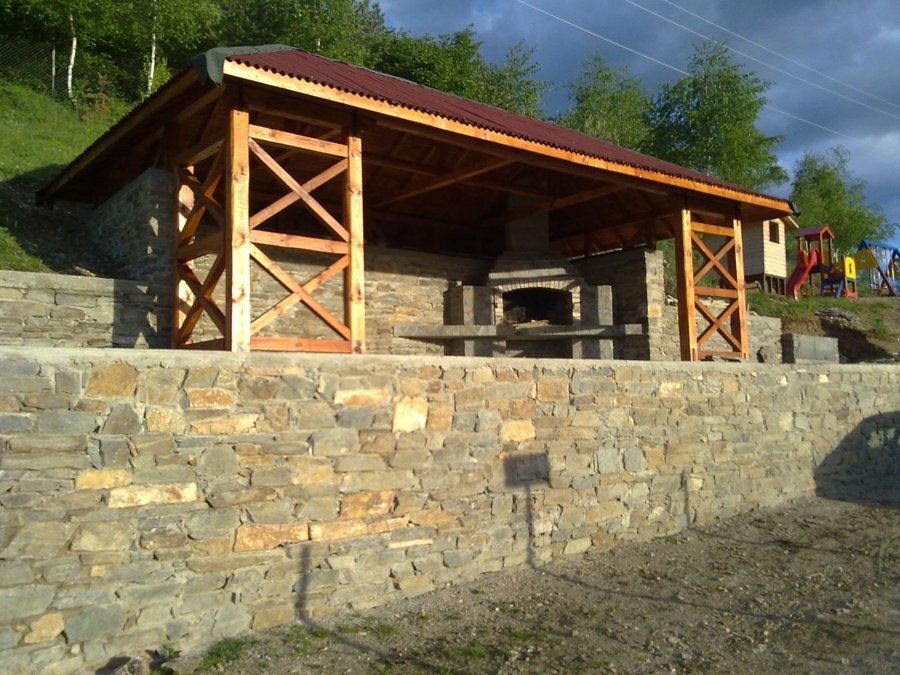 Беседка с барбекю и чешма - с.Осиково
