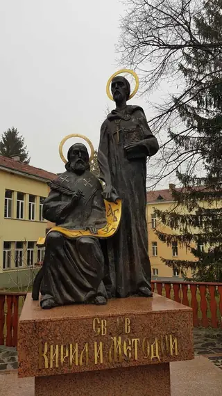 Паметник на "Св.Св. Кирил и Методий" - Стрелча