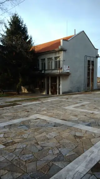 На­род­но чи­та­ли­ще "Раз­ви­тие" - с.Дъл­бо­ки