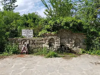 Чешма в почит към Нанко Пачников - Априлци