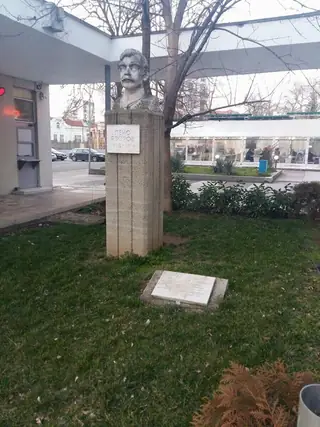 Паметник на Пейо Яворов - Ямбол