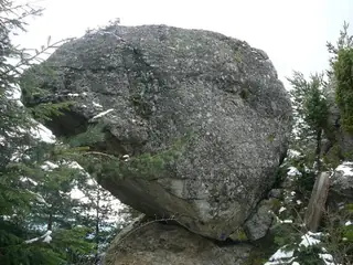 Скално образувание "Обесен камък"