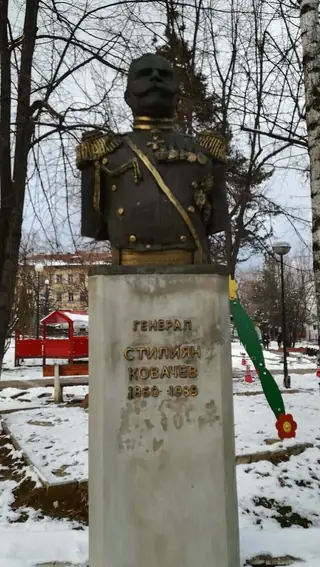 Паметник на Генерал Стилиян Ковачев - Ракитово