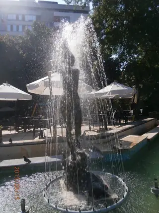 Фонтан "Къпеща се" - Варна