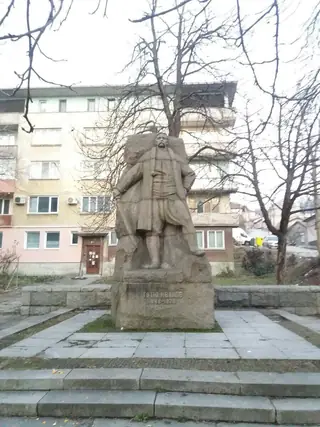 Паметник на Тотю Иванов - Габрово