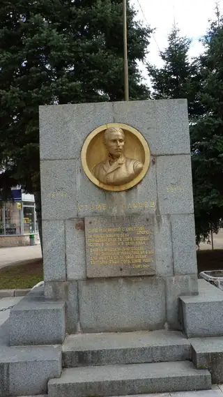 Паметник на Стамен Панчев - Ботевград