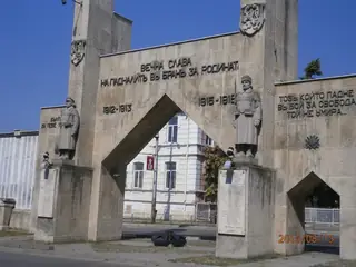 Паметник-портал - Варна