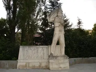 Паметник на Никола Симов-Куруто - Търговище