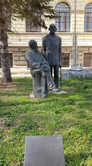 Паметник "Създатели на българската археология" - Варна