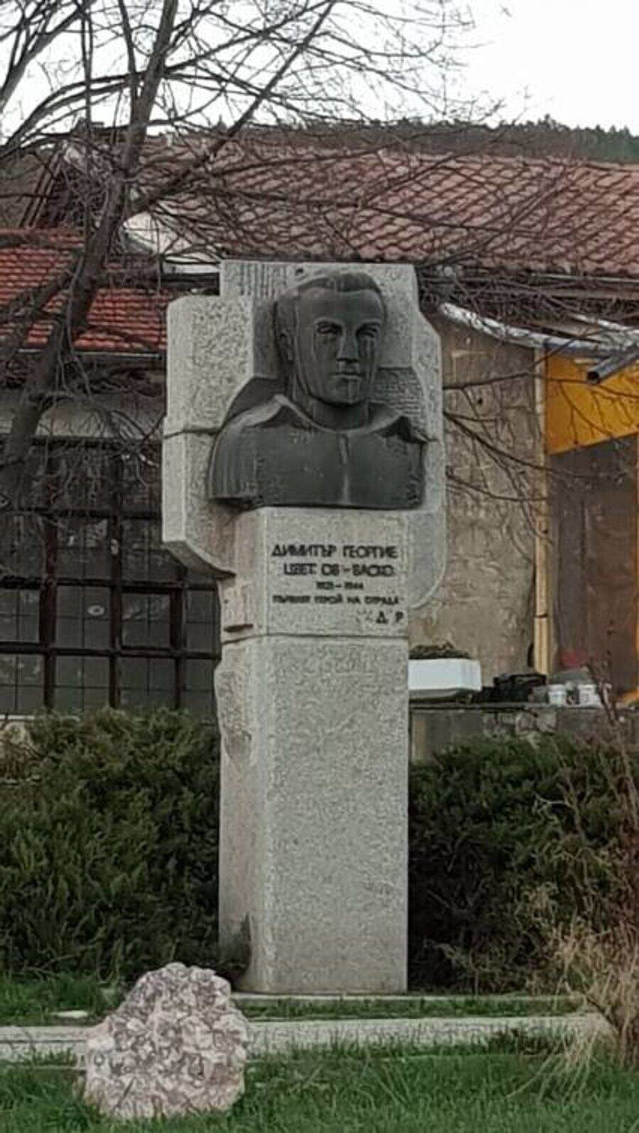 Паметник на Димитър Георгиев Цветков - с. Саранци