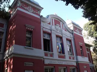 Театър и Народно Читалище "Еленка и Кирил Д. Аврамови" - Свищов