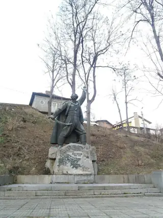 Паметник на Капитан дядо Никола - Габрово