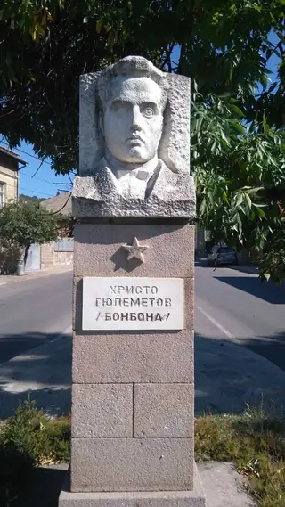 Паметник на Христо Гюлеметов - Брацигово