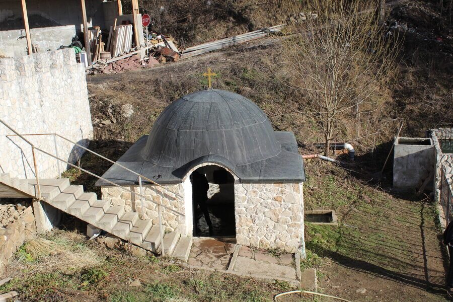 Аязмото на Гигинският манастир "Св. св. Козма и Дамян"