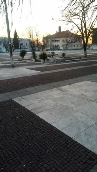 Централен площад - с. Кортен