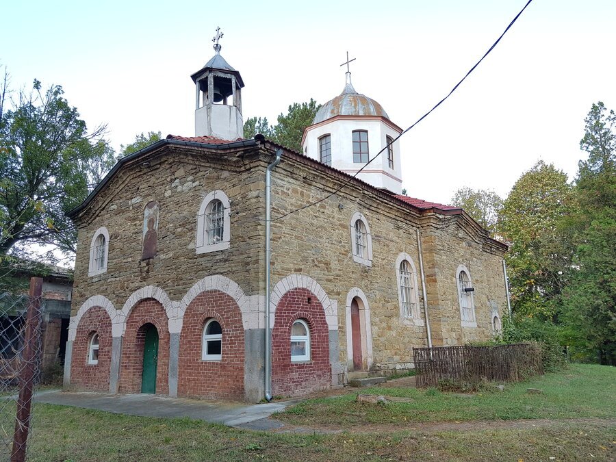 Църква "Св. вмчк Димитър" – с. Малиново