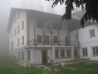 Хижа "Вежен"