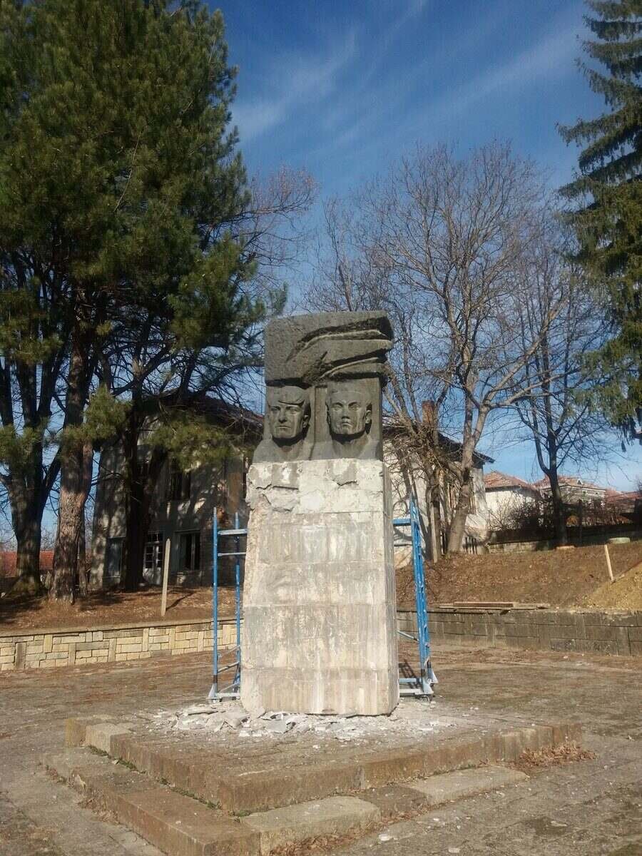 Паметник на Йото Генев и Минчо Андреев - с. Младен