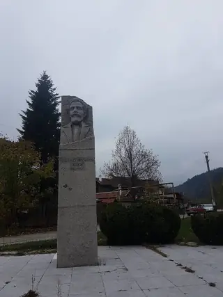 Паметник на Недялко Йосифов Попов - Етрополе