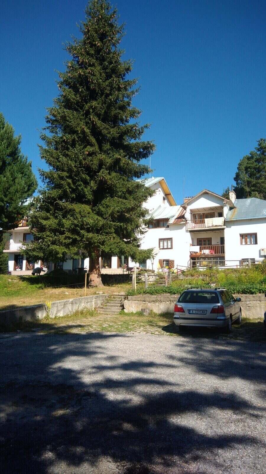 Хижа "Трещеник"