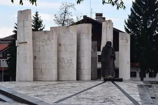 Паметник на Паисий Хилендарски - Банско