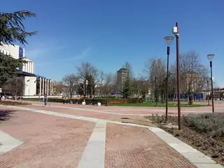 Градинка зад Националния дворец на културата-София