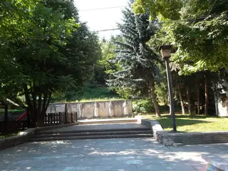 Паметник на възрожденците - Елена