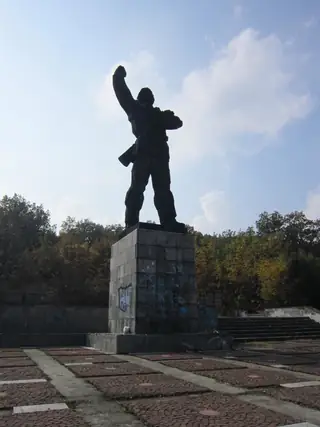 Паметник на Александър Пипонков - Чапай - Белово