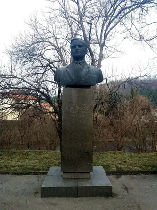 Бюст-паметник на Спас Балевски - Троян