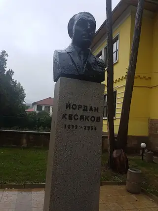 Паметник на Йордан Кесяков