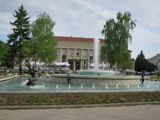 Шадраван на площад "Александър Батенберг" - Русе