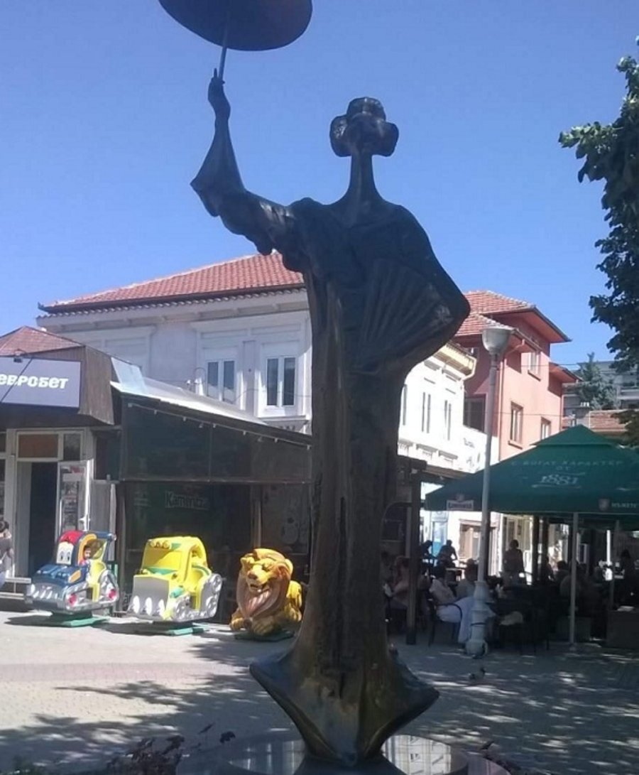 Статуя на Японката - Казанлък