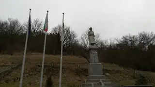 Паметник на загиналите във войните - Бучин проход