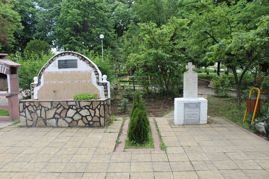 Паметник на загиналите във войните - Капитановци