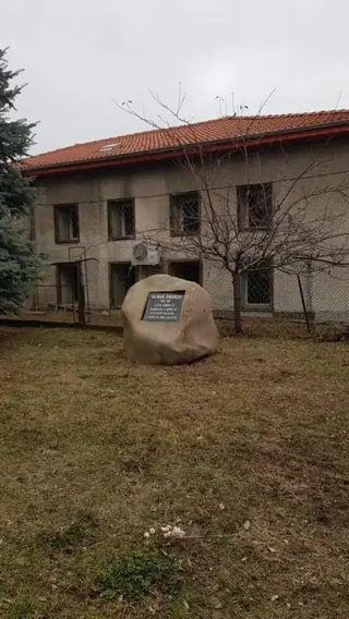 Паметник на Осман Ефенди - Пещера