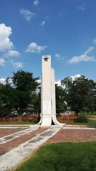 Антифашистки паметник - Съединение