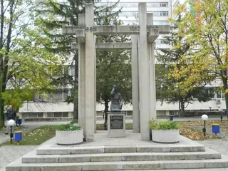Паметник на медицинските чинове - София