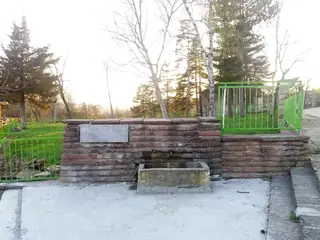 Чешма в памет на загиналите в Априлското въстание - с.Столът