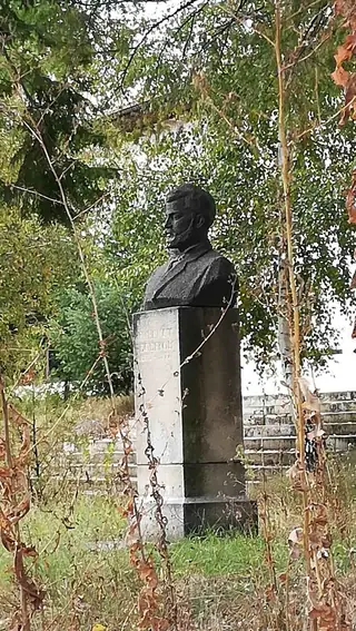 Бюст-паметник на Павел Бобеков - Панагюрище