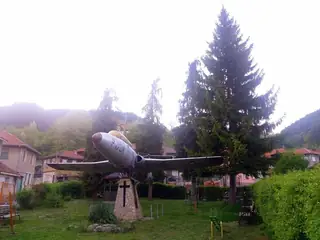 Авиационният паметник (самолет "Aero" модел L-29) - с.Шипково