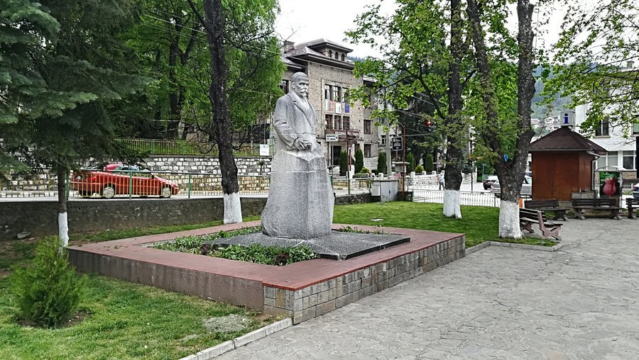 Паметник на Васил Дечов - Чепеларе