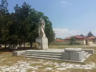 Антифашистки паметник - Карабунар