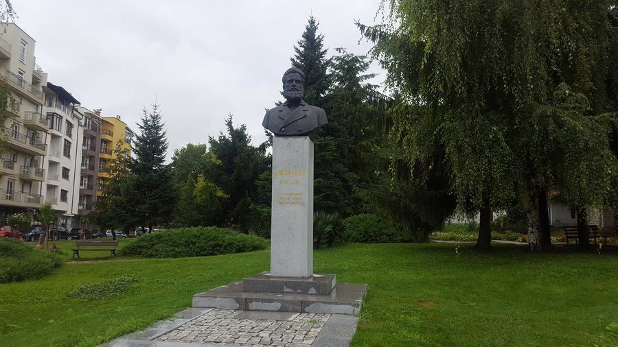 Паметник на Христо Ботев - Гоце Делчев