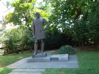 Паметник на Никола Пиколо - Велико Търново